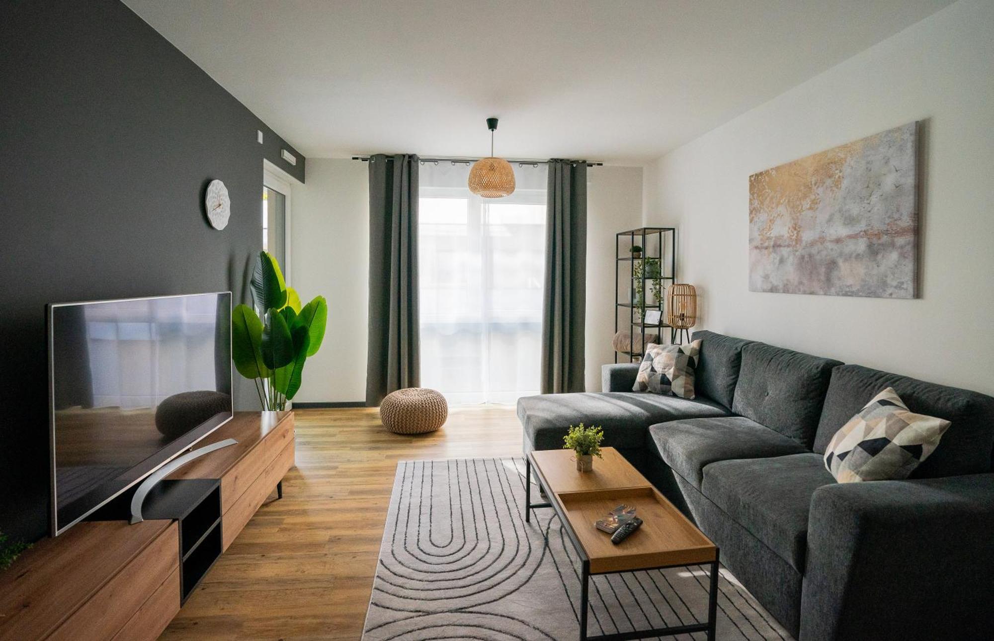 Reitz - Apartment I Zentrale Lage I Stellplatz I 55Qm I 2 Zimmer I Kueche I Bad I Terrasse Бад-Херсфельд Экстерьер фото