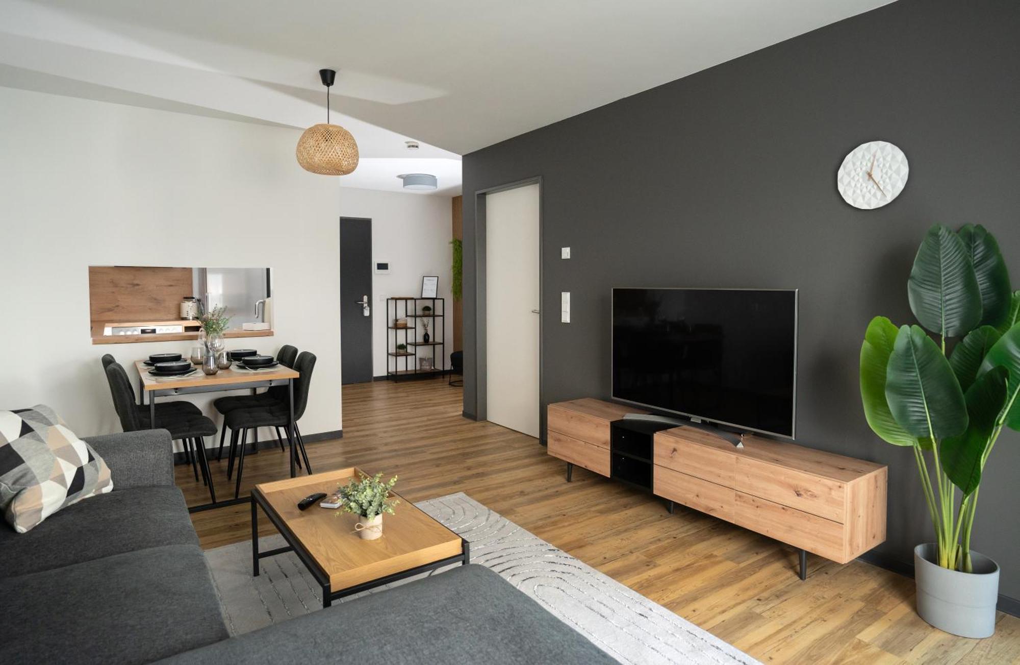 Reitz - Apartment I Zentrale Lage I Stellplatz I 55Qm I 2 Zimmer I Kueche I Bad I Terrasse Бад-Херсфельд Экстерьер фото