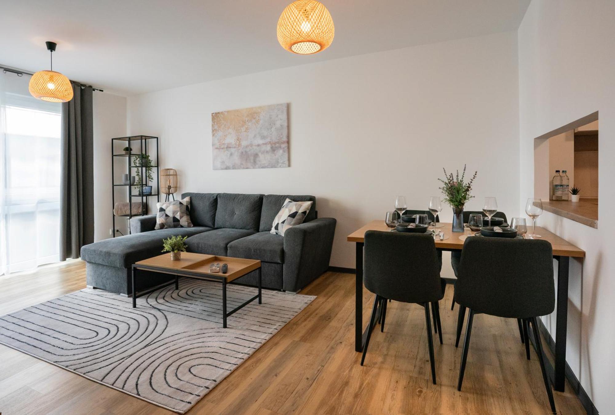 Reitz - Apartment I Zentrale Lage I Stellplatz I 55Qm I 2 Zimmer I Kueche I Bad I Terrasse Бад-Херсфельд Экстерьер фото