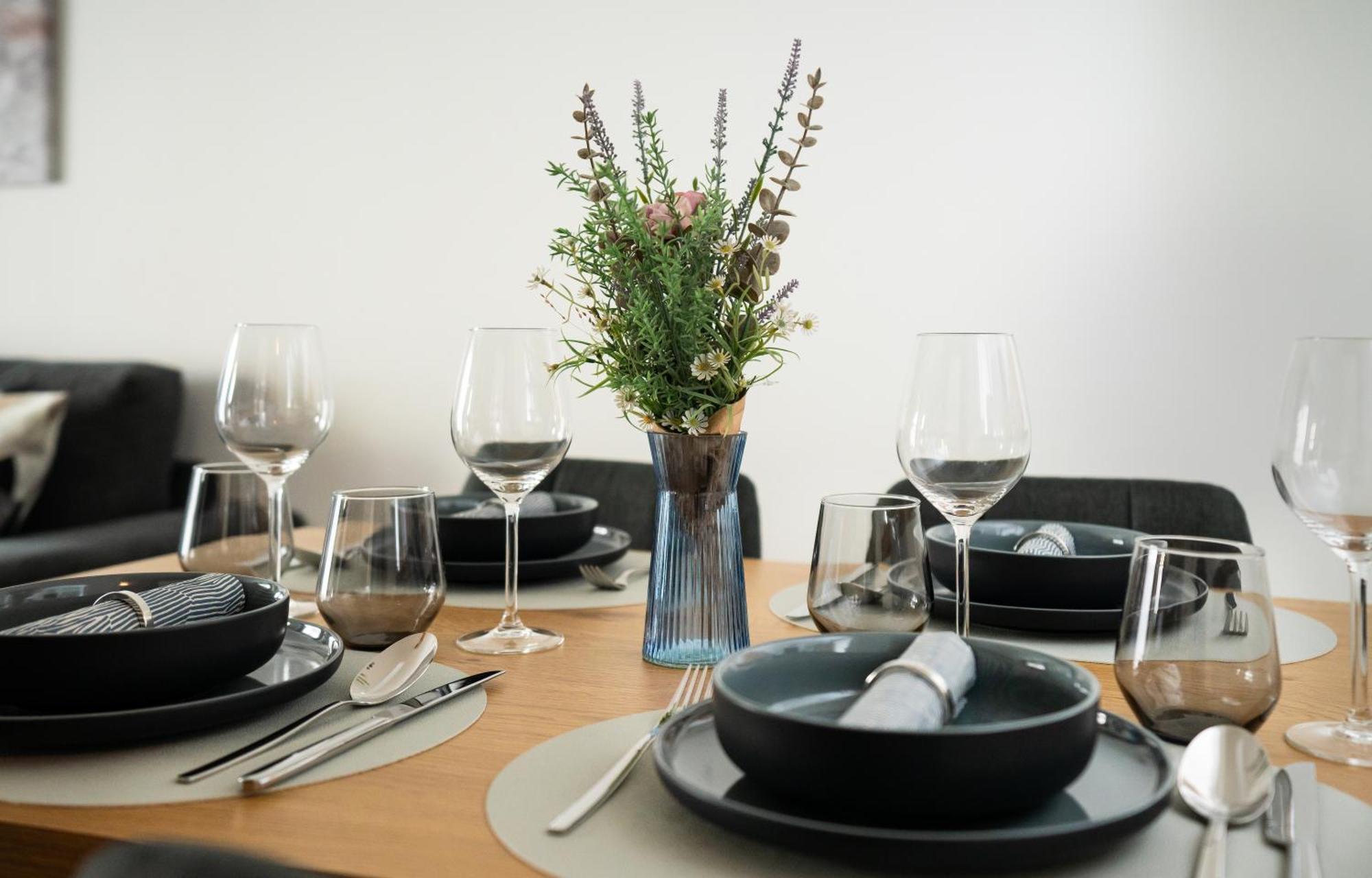 Reitz - Apartment I Zentrale Lage I Stellplatz I 55Qm I 2 Zimmer I Kueche I Bad I Terrasse Бад-Херсфельд Экстерьер фото