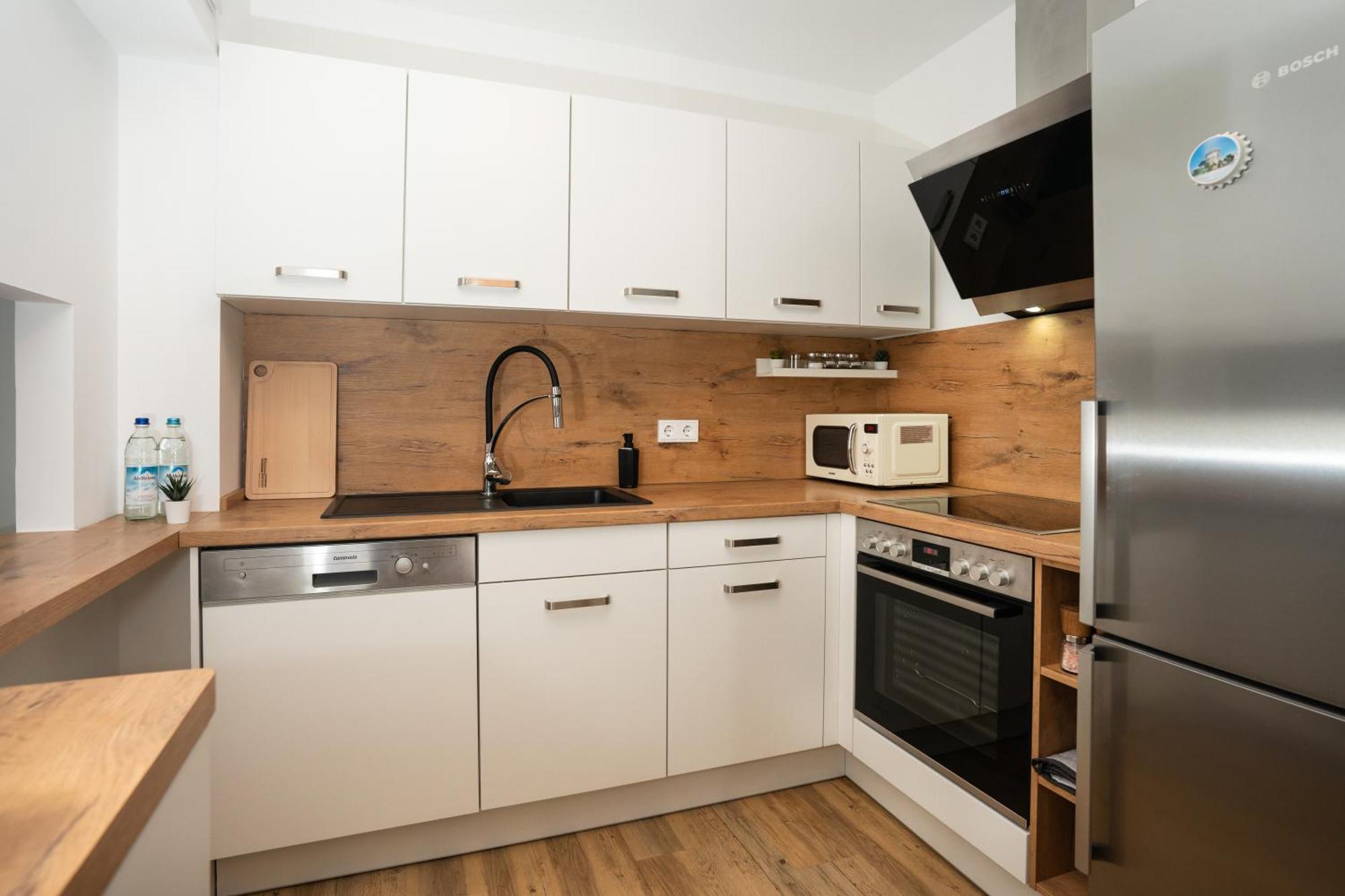 Reitz - Apartment I Zentrale Lage I Stellplatz I 55Qm I 2 Zimmer I Kueche I Bad I Terrasse Бад-Херсфельд Экстерьер фото